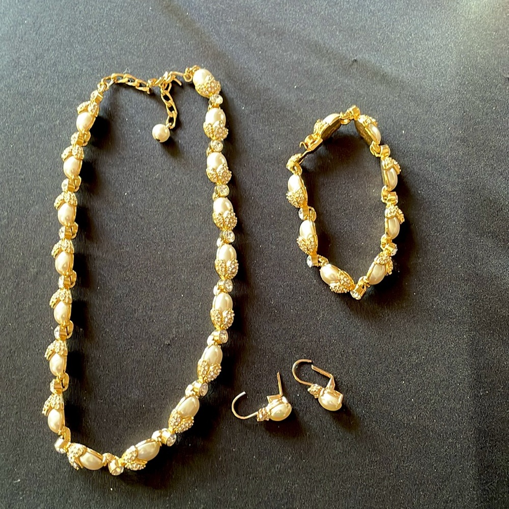 Vintage gold tone, rhinestone and faux pearl set; Neck, Bracelet & Earrings.